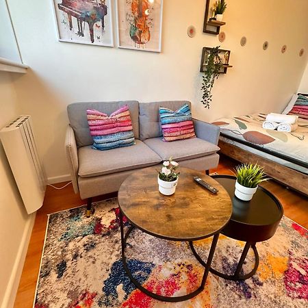 B - Newley Renovated Private Self-Contained Room In A Shared Apartment In Birmingham City Centre Exterior photo