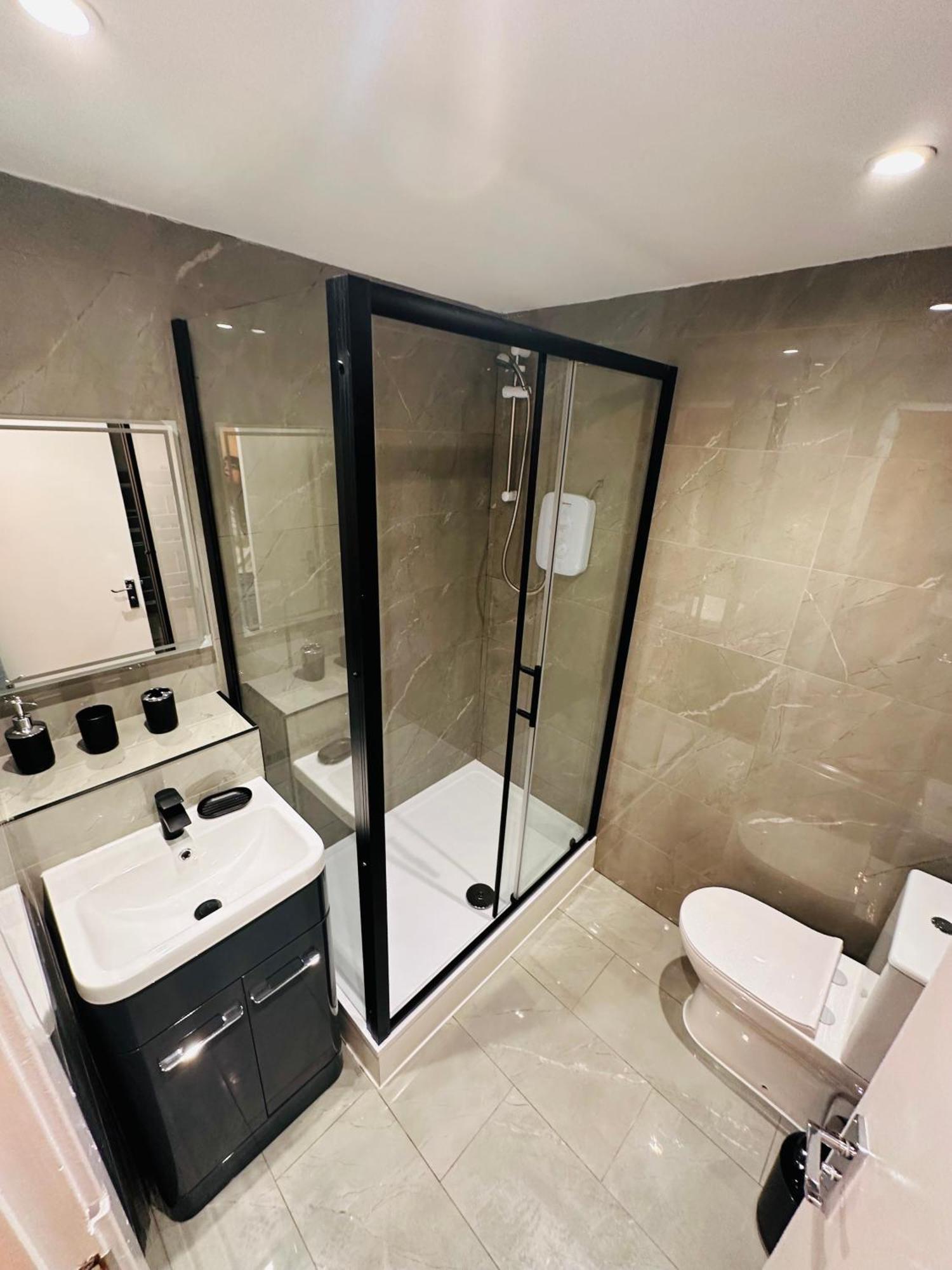 B - Newley Renovated Private Self-Contained Room In A Shared Apartment In Birmingham City Centre Exterior photo