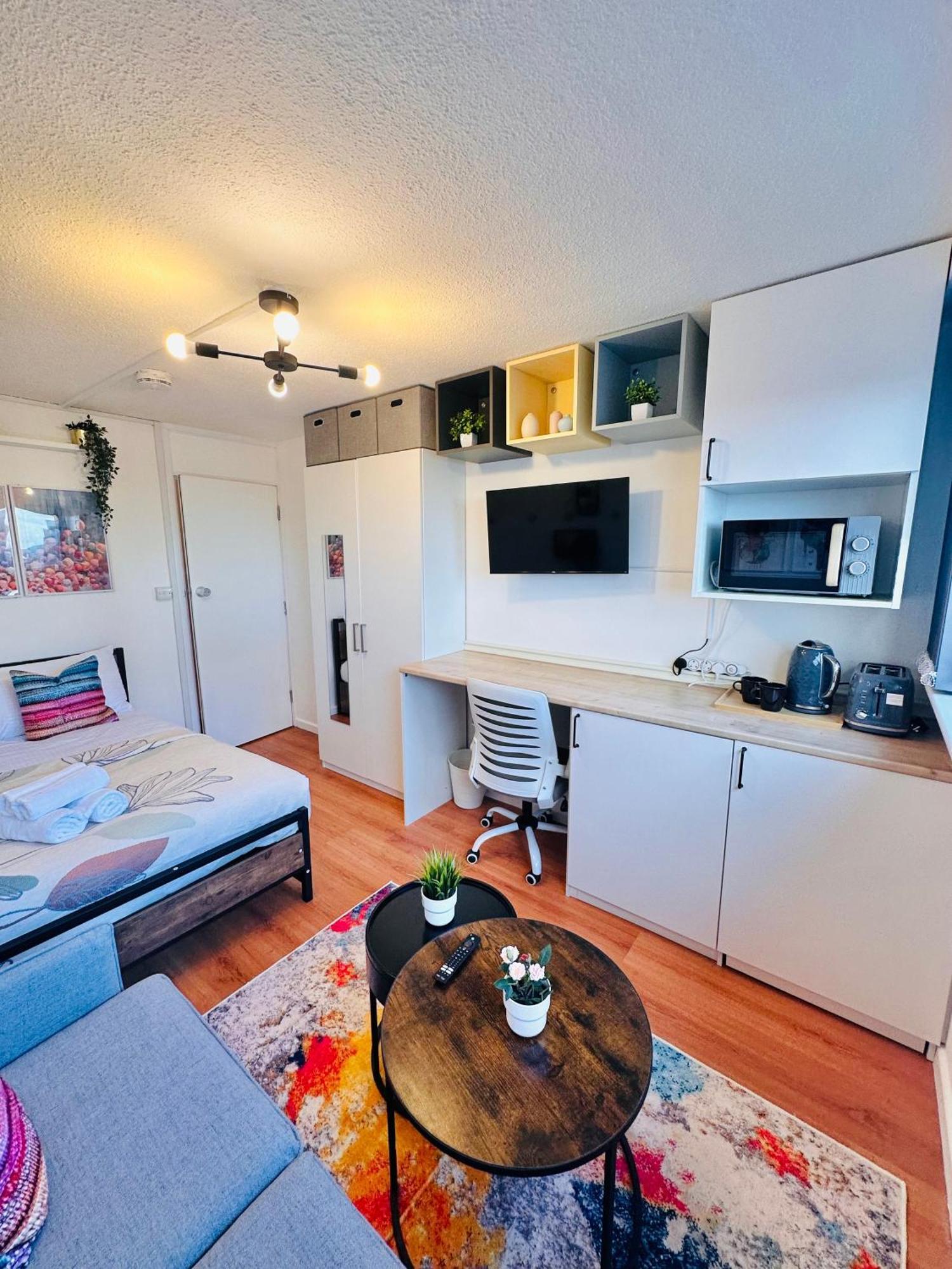 B - Newley Renovated Private Self-Contained Room In A Shared Apartment In Birmingham City Centre Exterior photo
